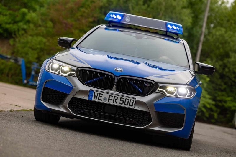 Полицейская машина BMW M5