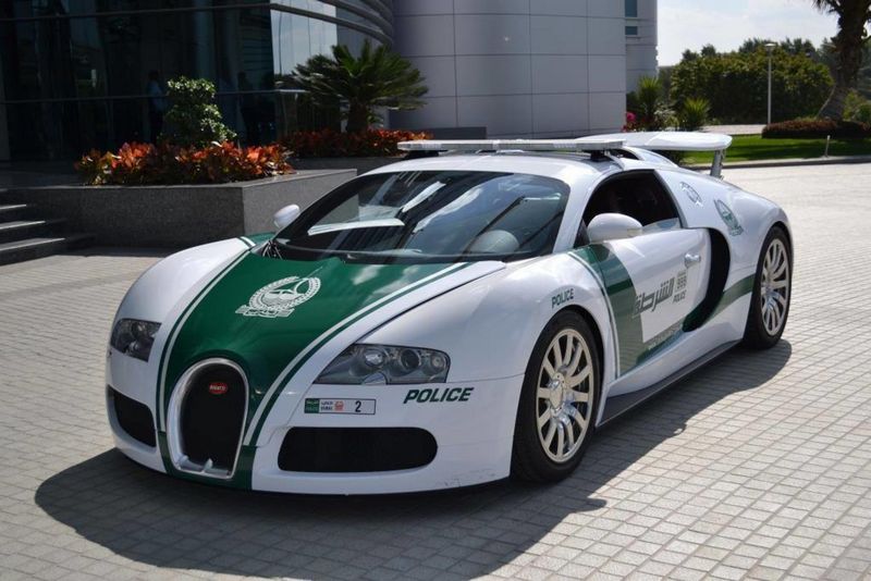 Полицейская машина Bugatti Veyron