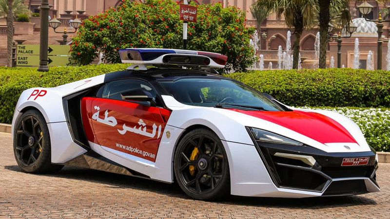 Полицейская машина Lykan Hypersport
