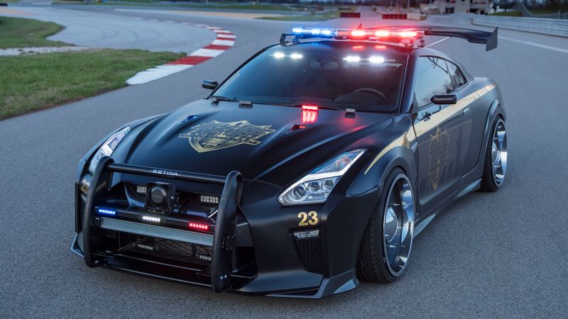 Полицейская машина Nissan Skyline GT-R R35.jpg
