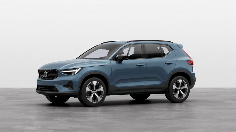 Вольво XC40 2025 года