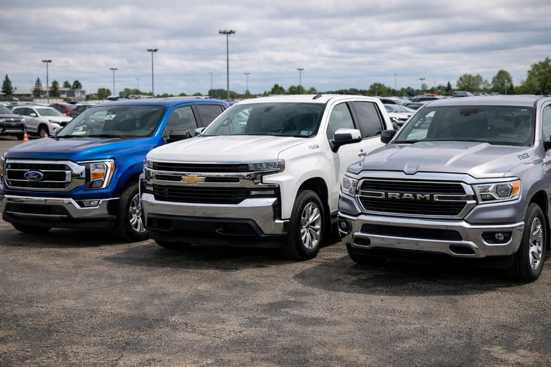 Pełnowymiarowe pickupy, w tym Ford F-150, Chevrolet Silverado i Ram 1500, idealne na aukcje